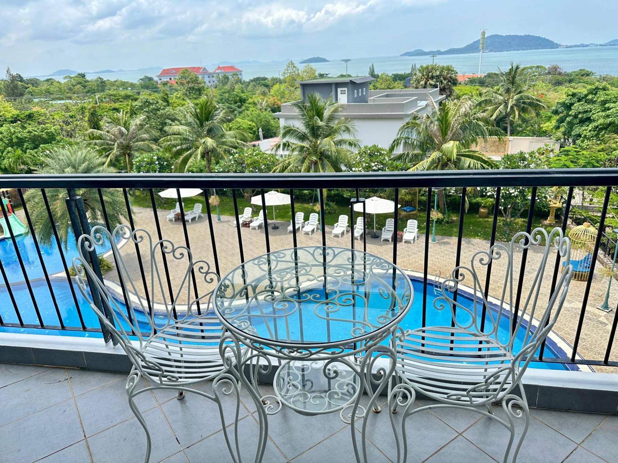 Kep Bay Hotel & Resort Exterior photo